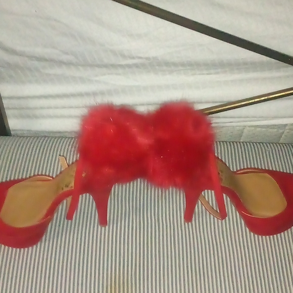 Qupid Red Faux Fur 3 in heels Size 7 - Picture 2 of 5